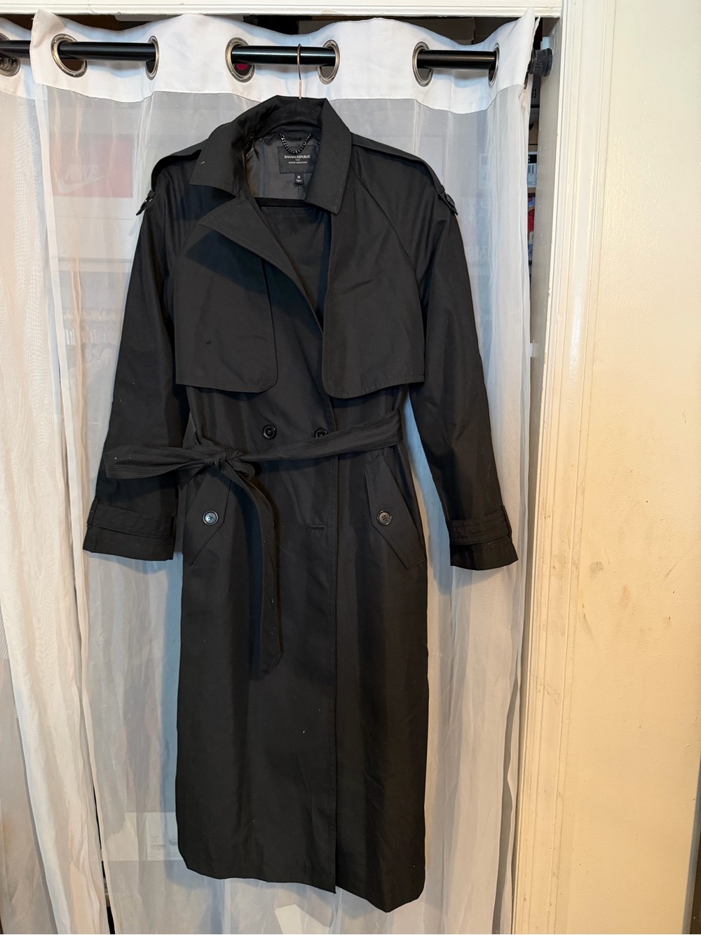 Banana Republic
Timeless Trench Coat Black Double-Breasted Trench Coat with Belt